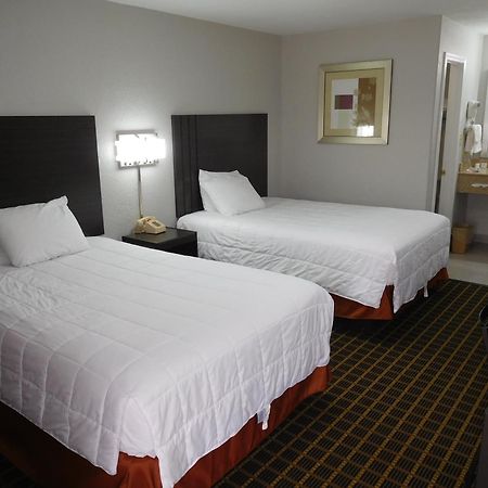 Deluxe Inn Stamford Exterior foto